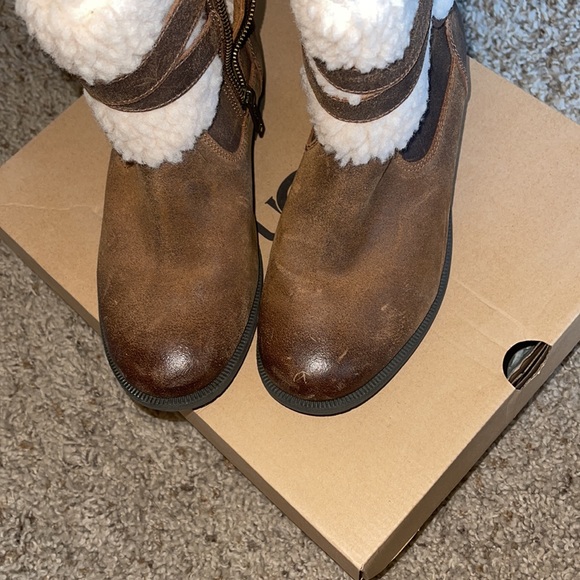 UGG Blayne Boot III size 7.5 Womens boots - Picture 5 of 9